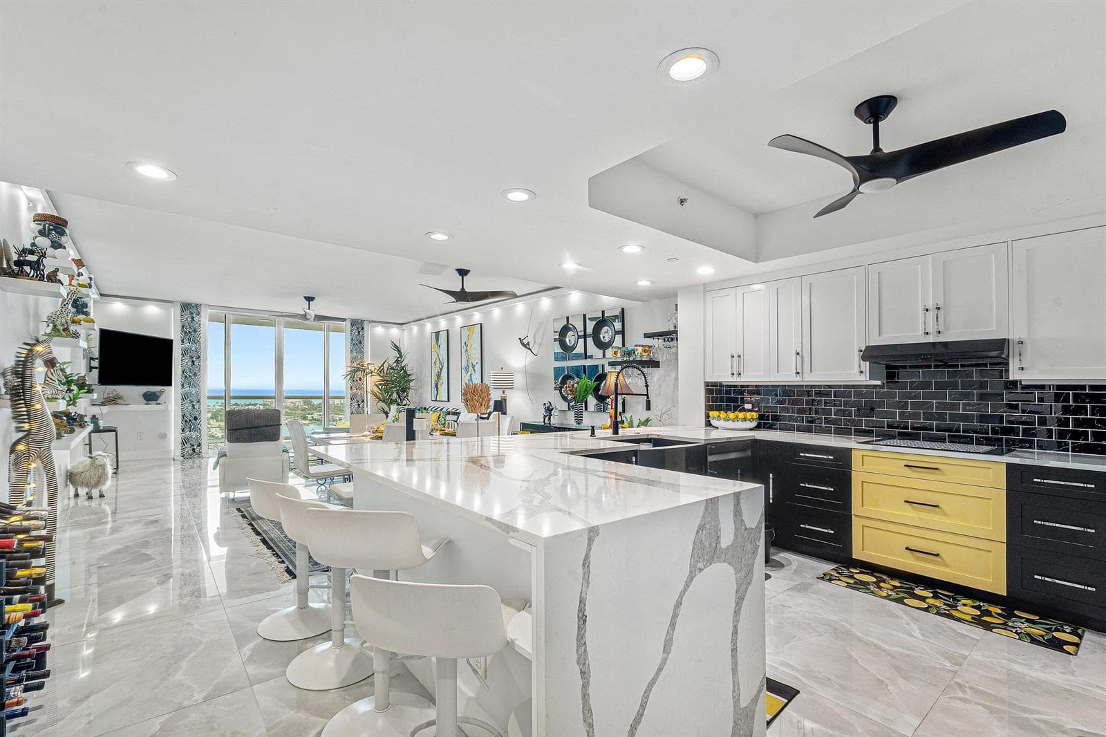 2640 Lake Shore Drive 2112 photo 4