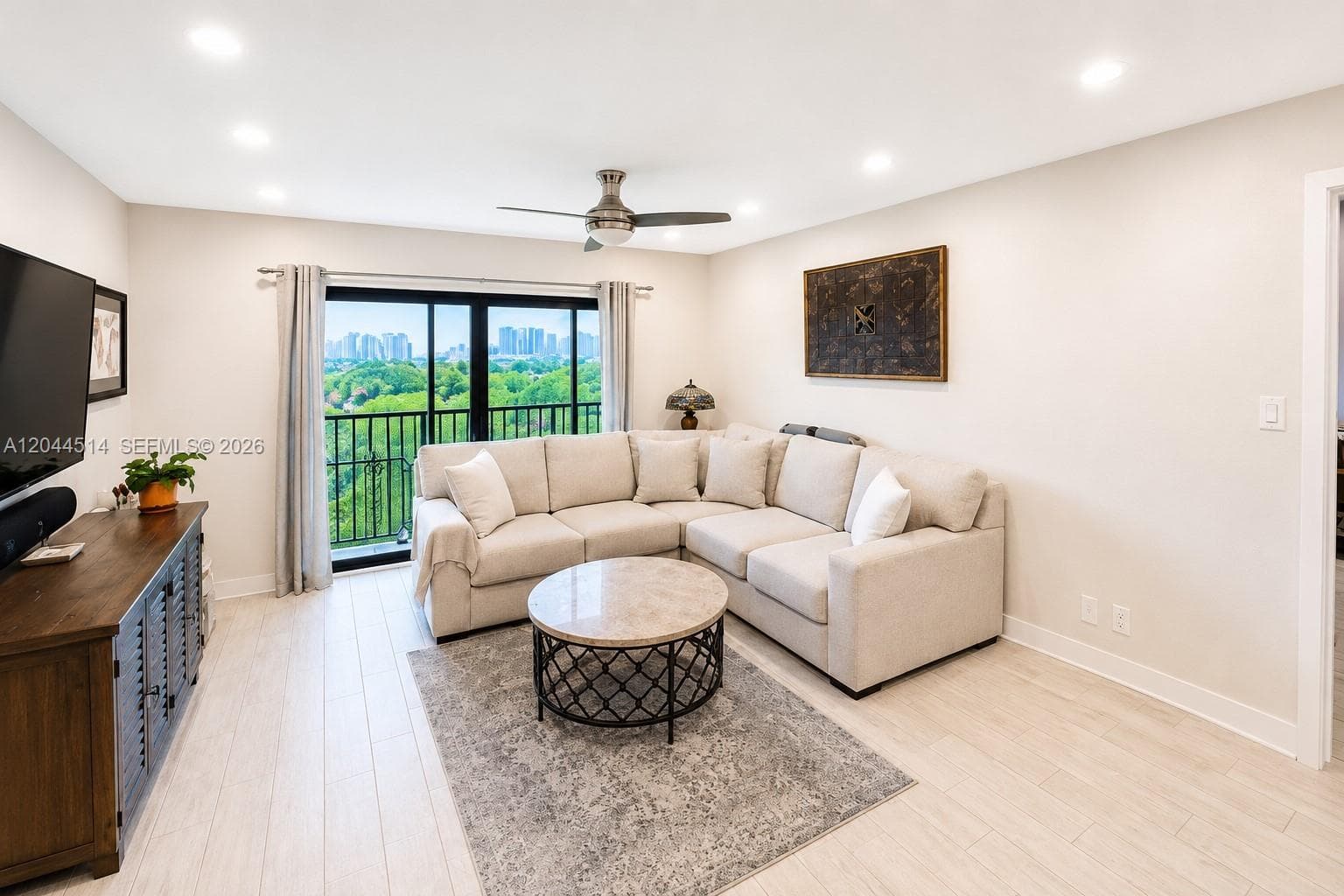 1000 River Reach Dr 516 photo 2