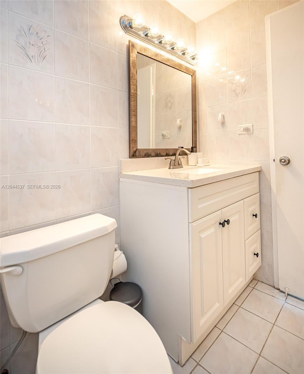 5601 Collins Ave 1517 photo 23