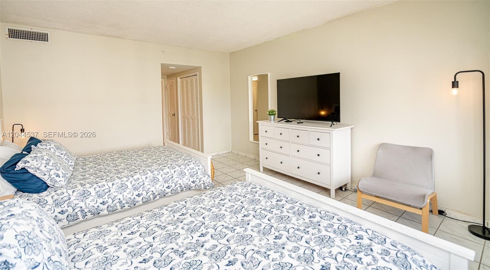 5601 Collins Ave 1517 photo 16