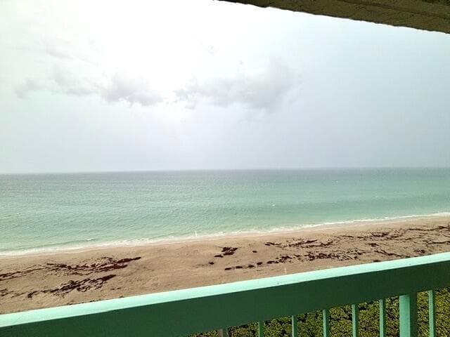 9940 S Ocean Drive 1004 photo 1