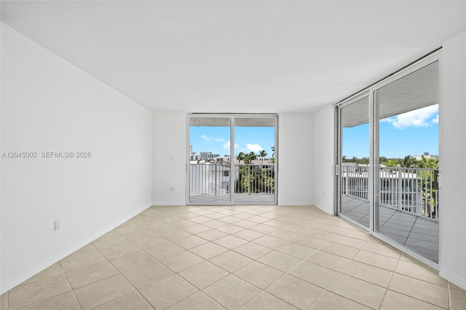 4000 NE 169th St 607 photo 22