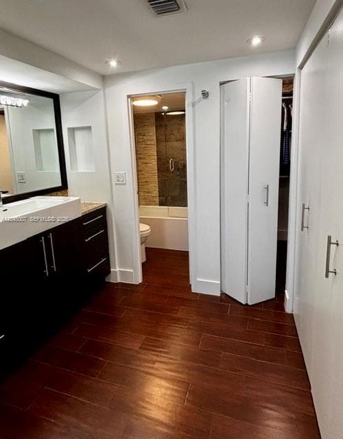 100 Bayview Dr 2124 photo 21