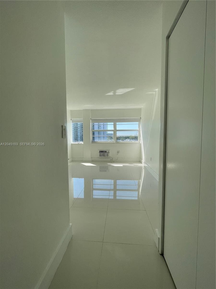 220 Kings Point Dr 502 photo 6