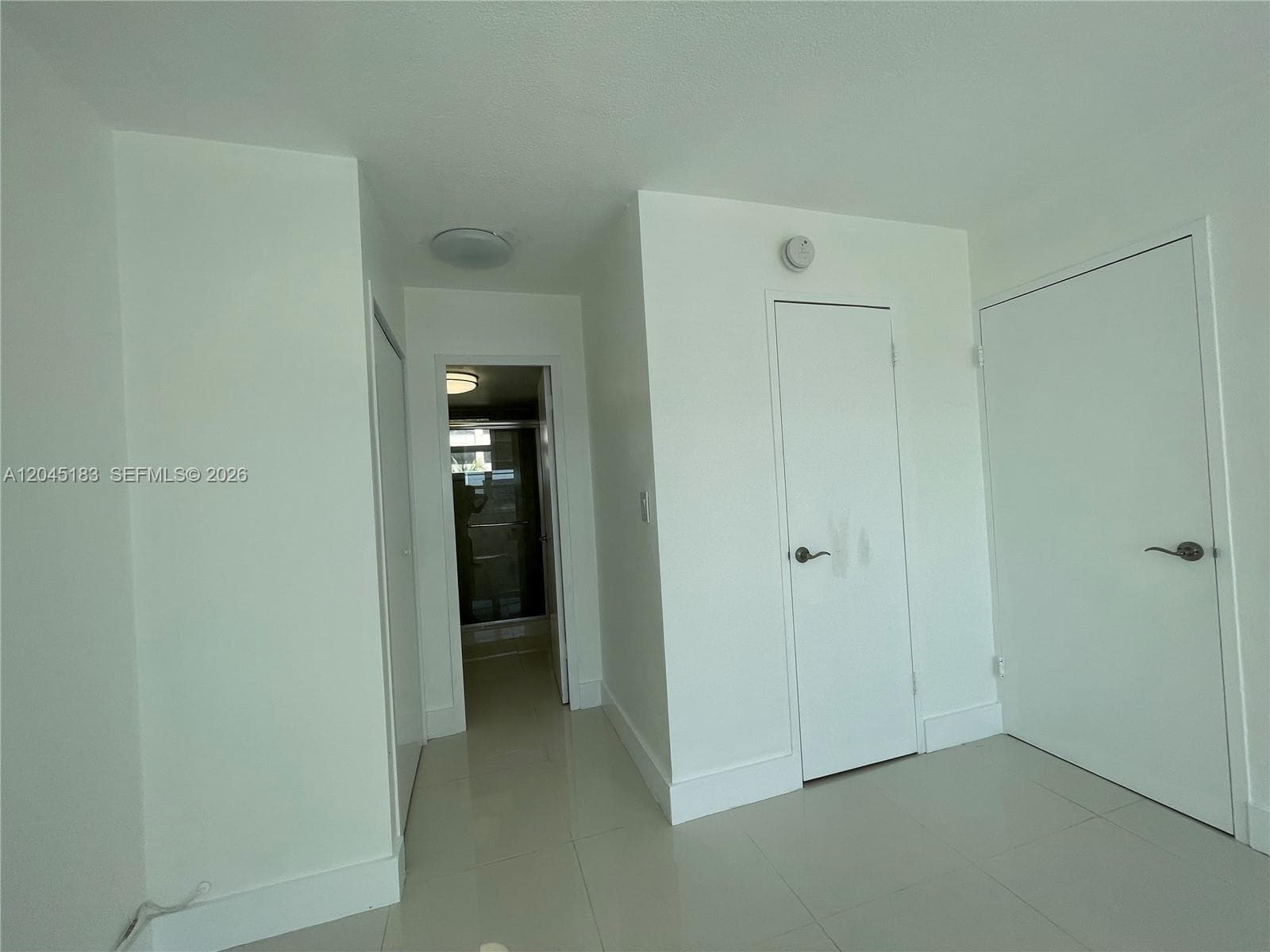 220 Kings Point Dr 502 photo 9