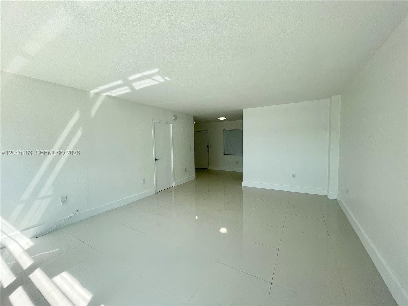 220 Kings Point Dr 502 photo 4
