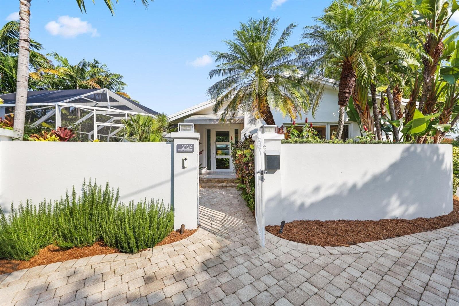 2124 Coral Shores Drive photo 3
