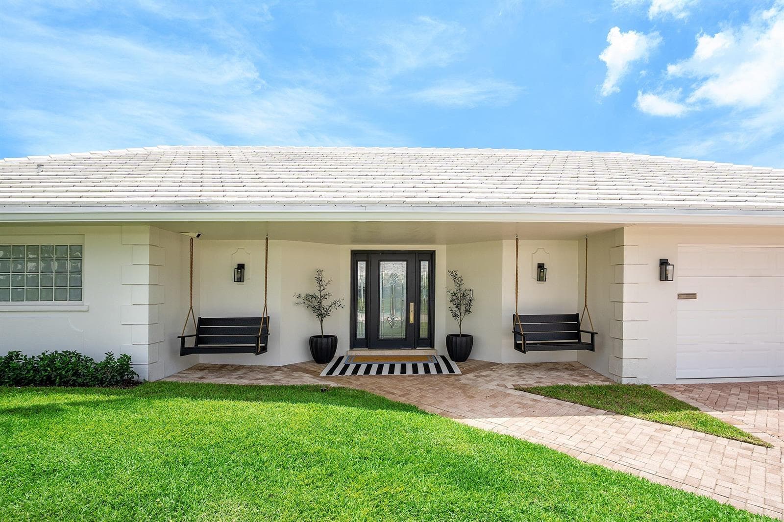 1332 SW Tamarind Way photo 4