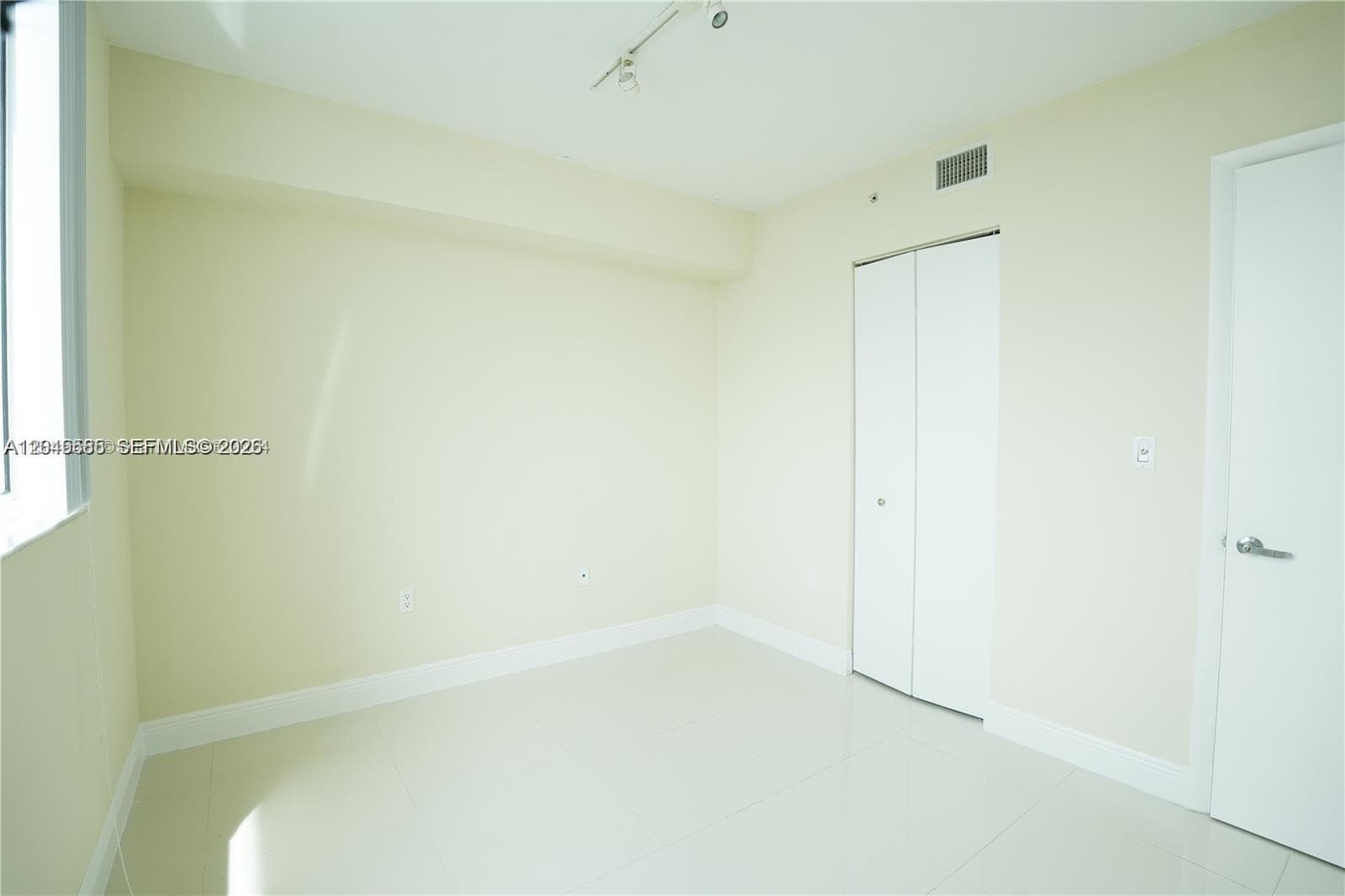 1861 NW S River Dr 2503 photo 12