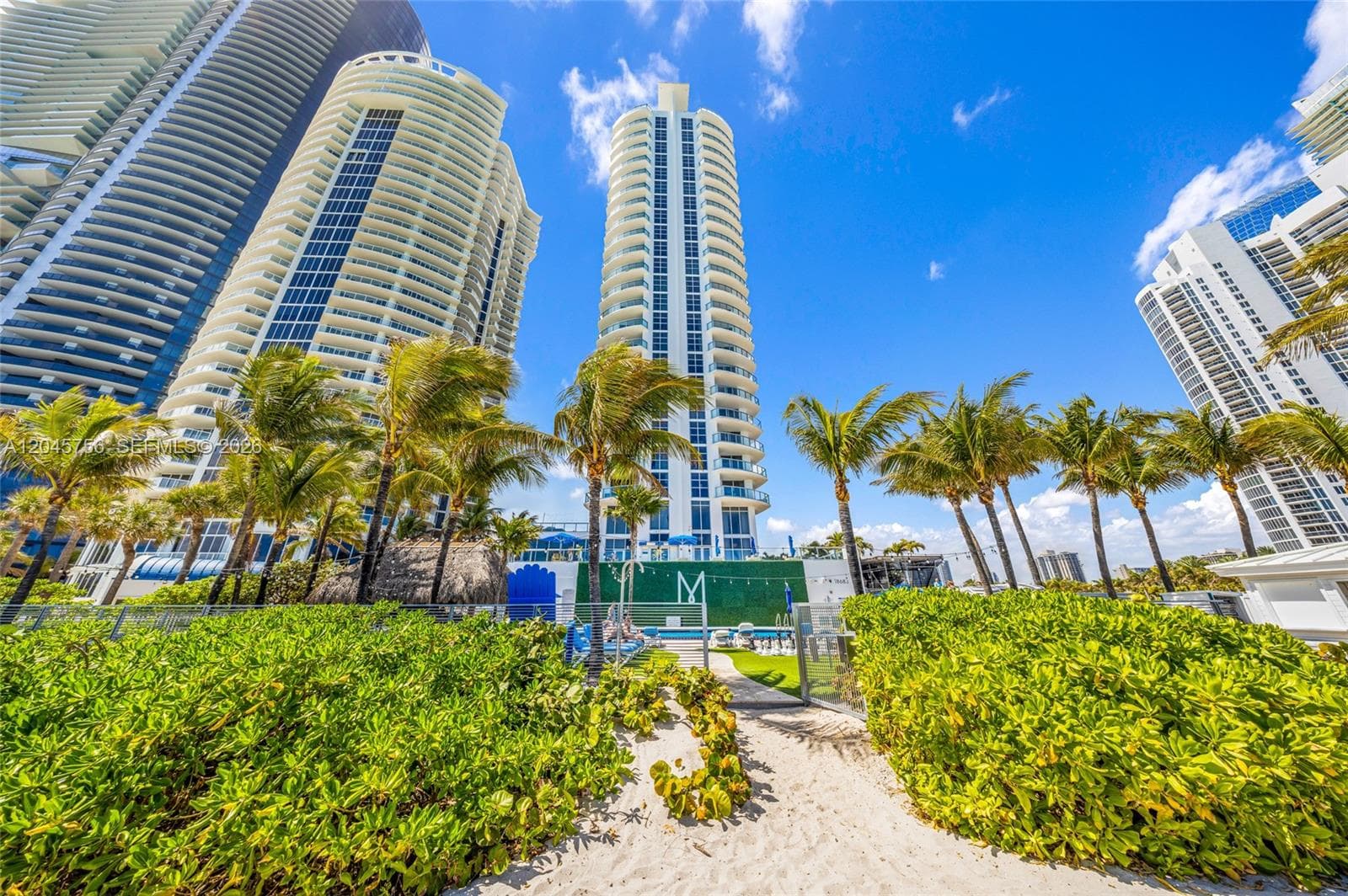 18683 Collins Ave 1610 photo 2
