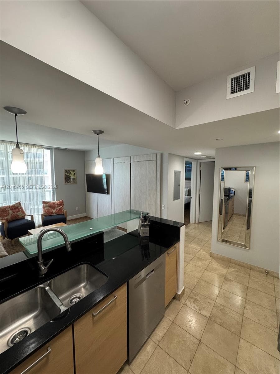 18683 Collins Ave 1610 photo 10