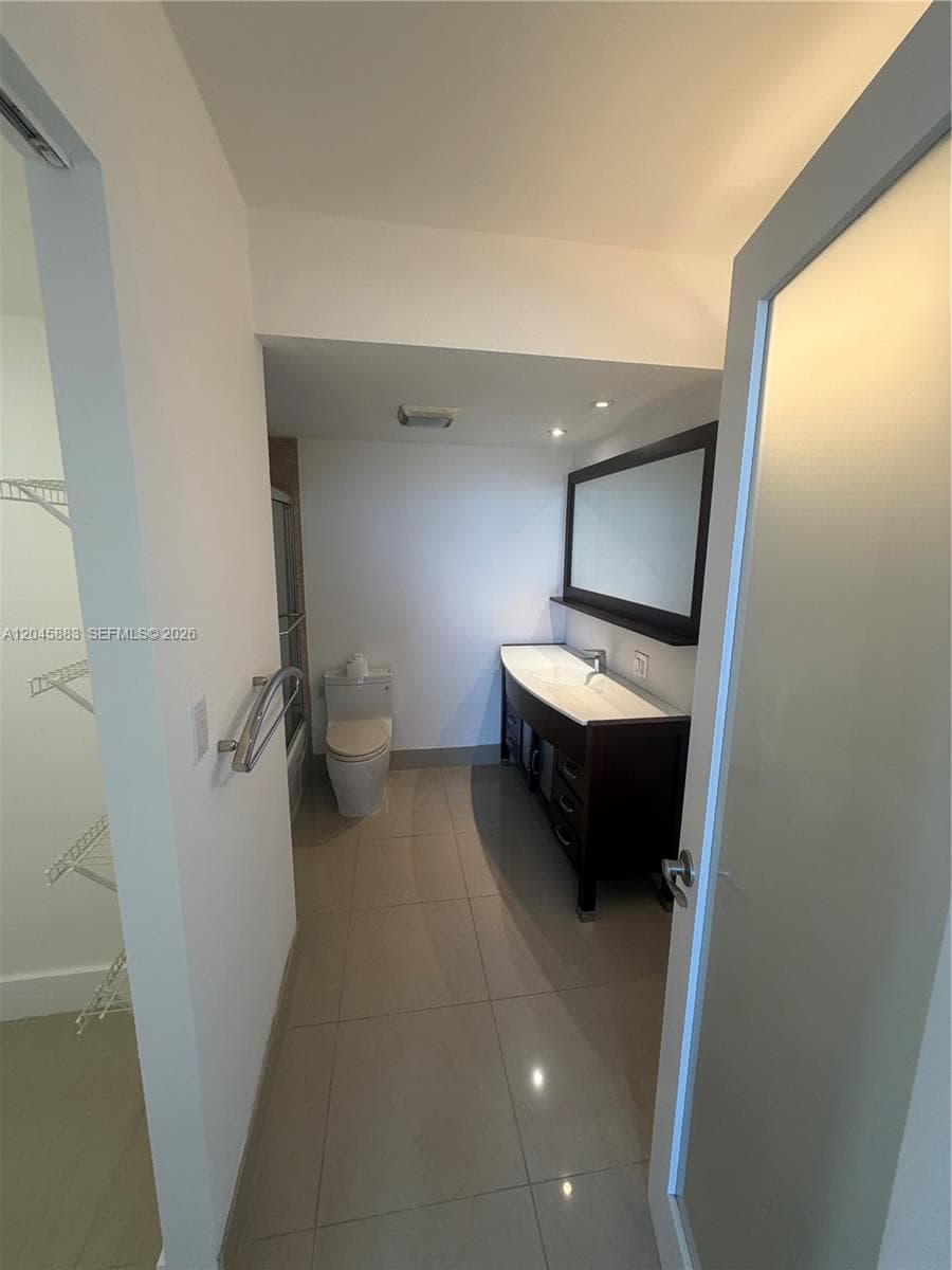 2201 S Ocean Dr 1905 photo 23