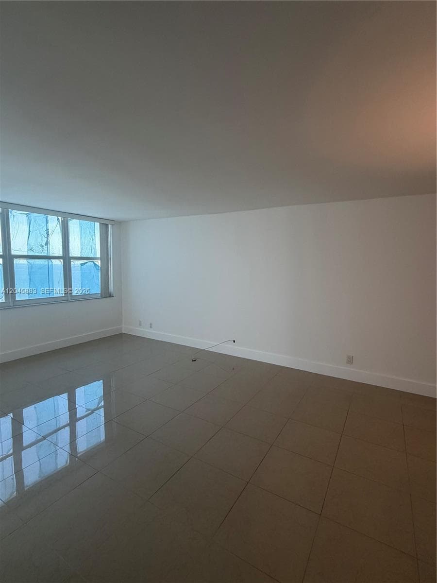 2201 S Ocean Dr 1905 photo 9