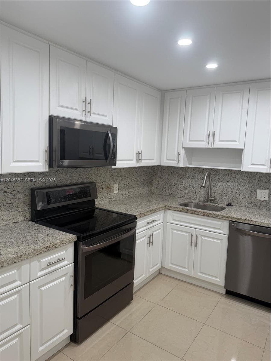 2201 S Ocean Dr 1905 photo 14