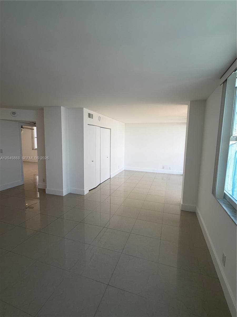 2201 S Ocean Dr 1905 photo 11