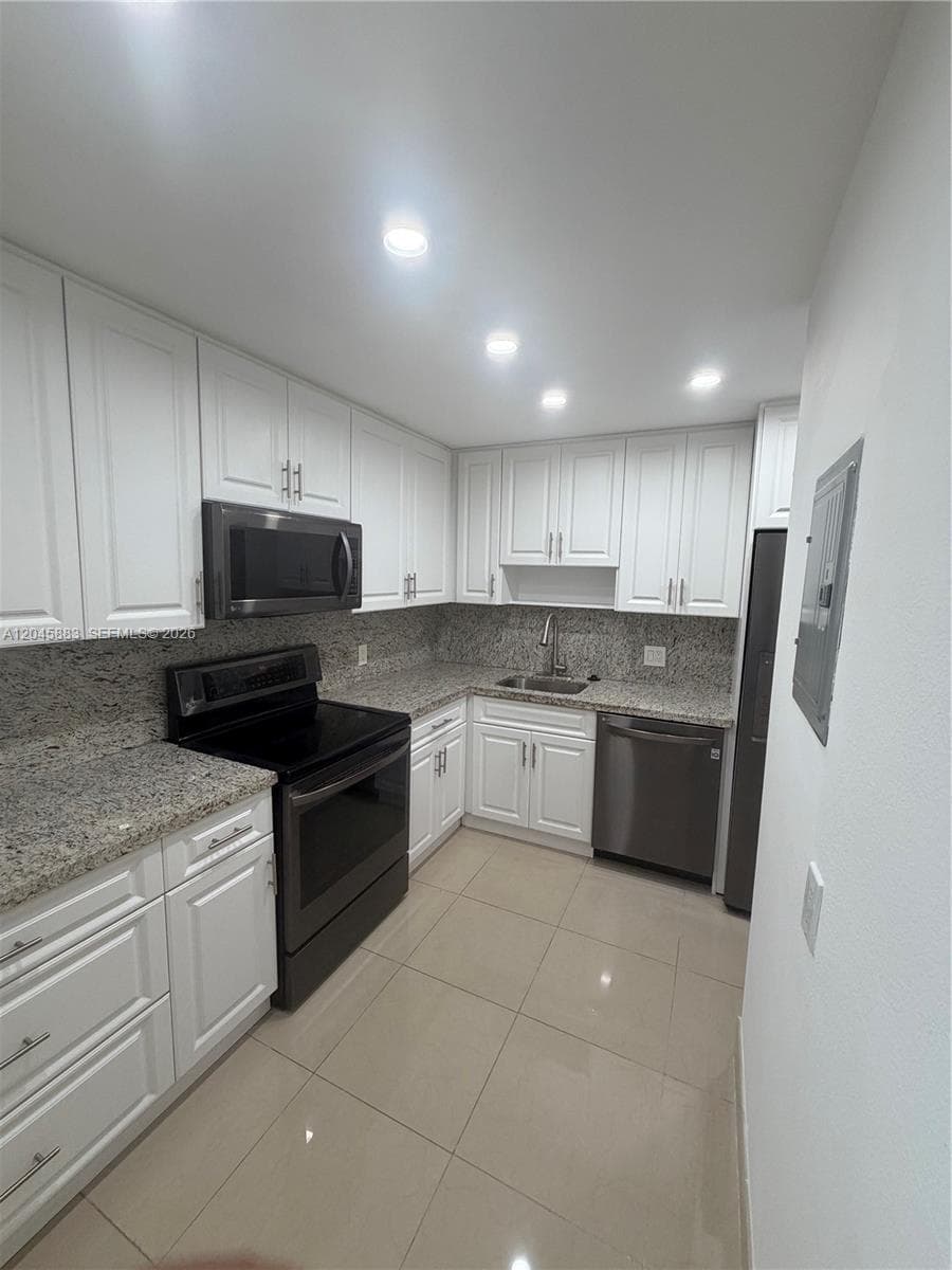 2201 S Ocean Dr 1905 photo 8
