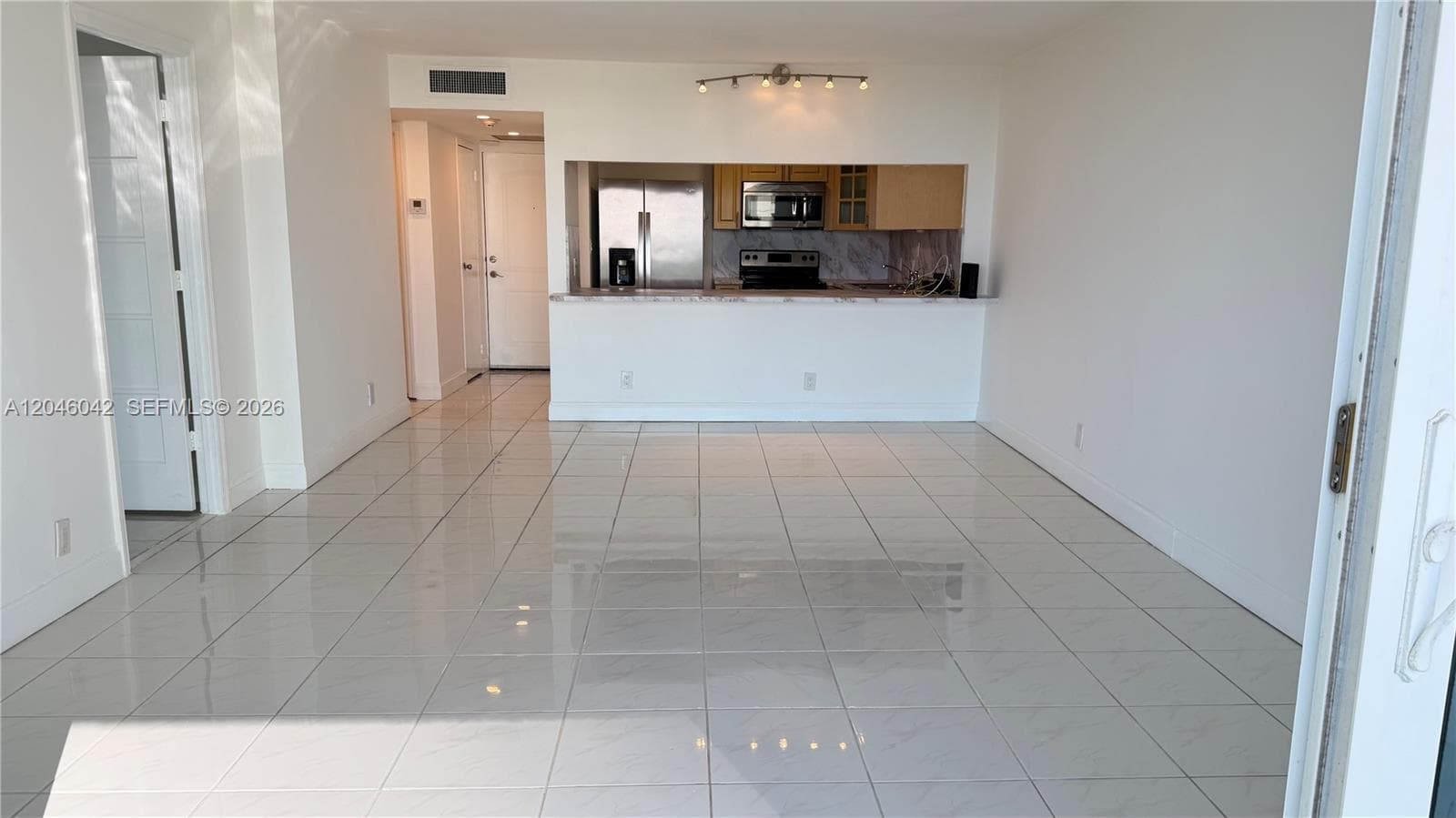 100 Bayview Dr 509 photo 8