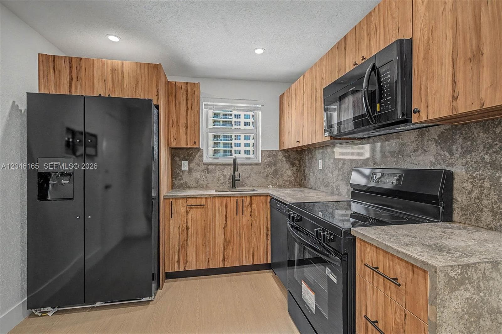 5555 Collins Ave 7B photo 3
