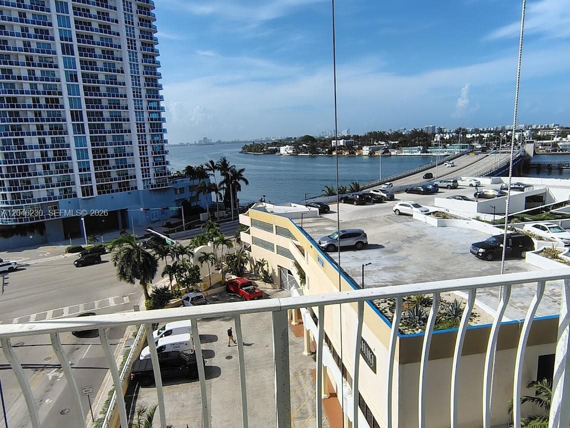7601 E Treasure Dr 811 photo 2