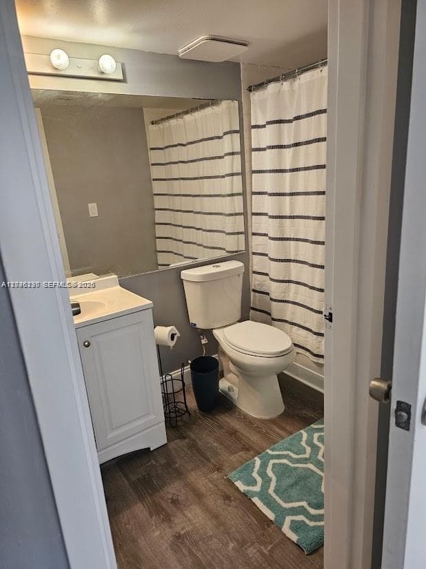 7601 E Treasure Dr 811 photo 16