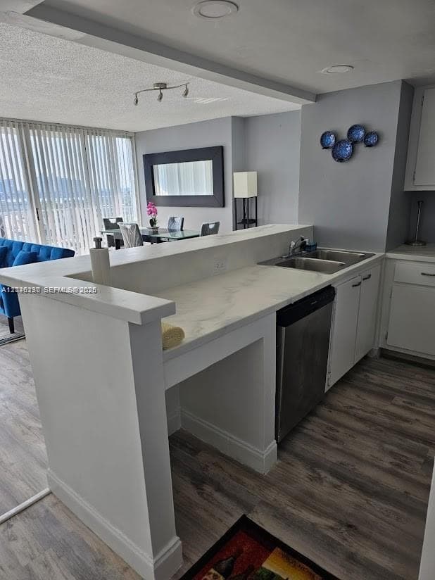 7601 E Treasure Dr 811 photo 8