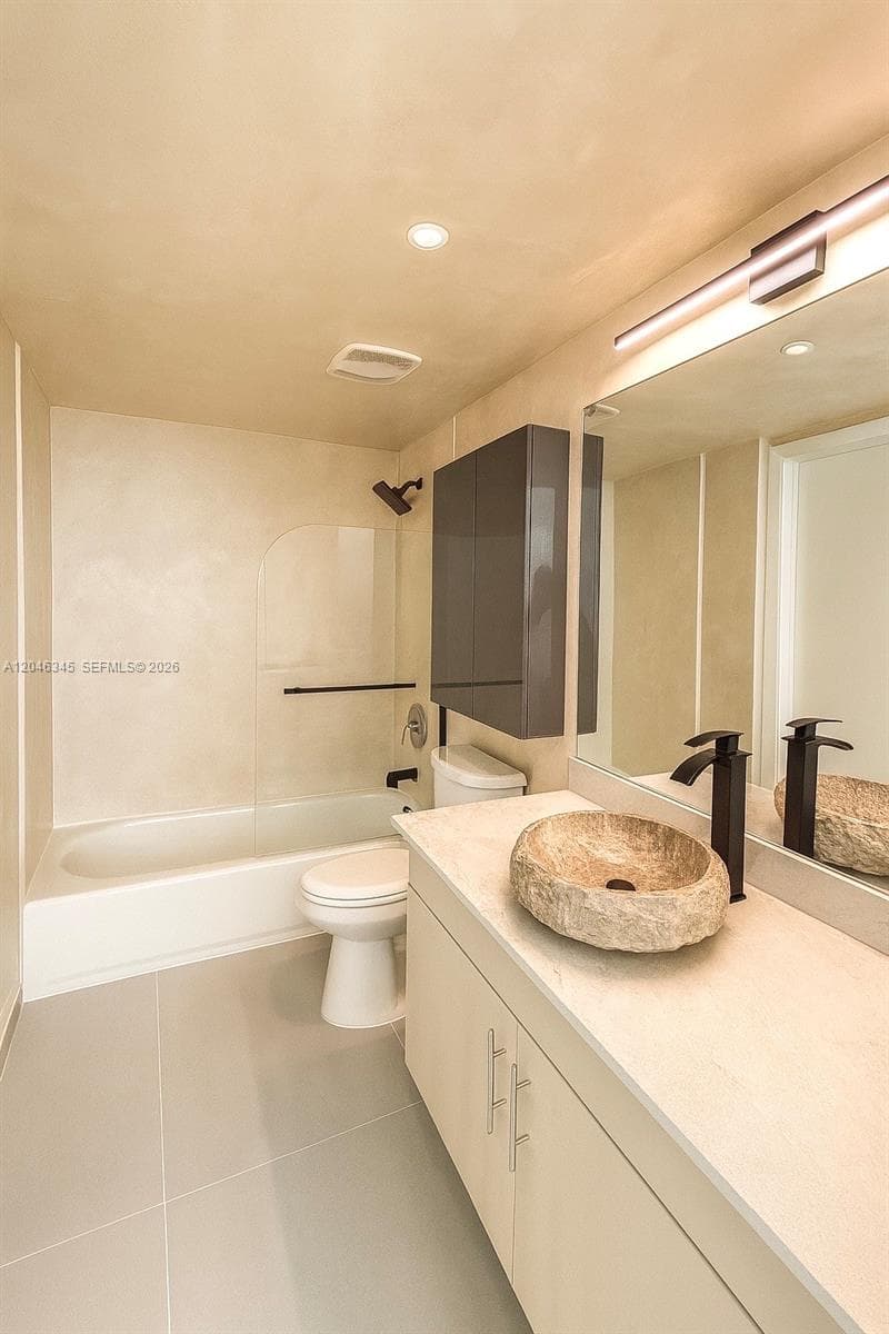 1861 NW S River Dr 1505 photo 10