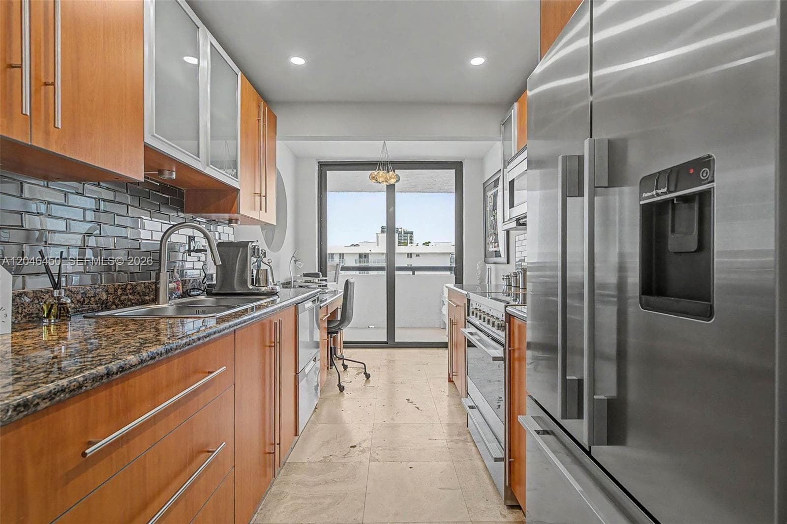 2555 Collins Ave 1814 photo 3