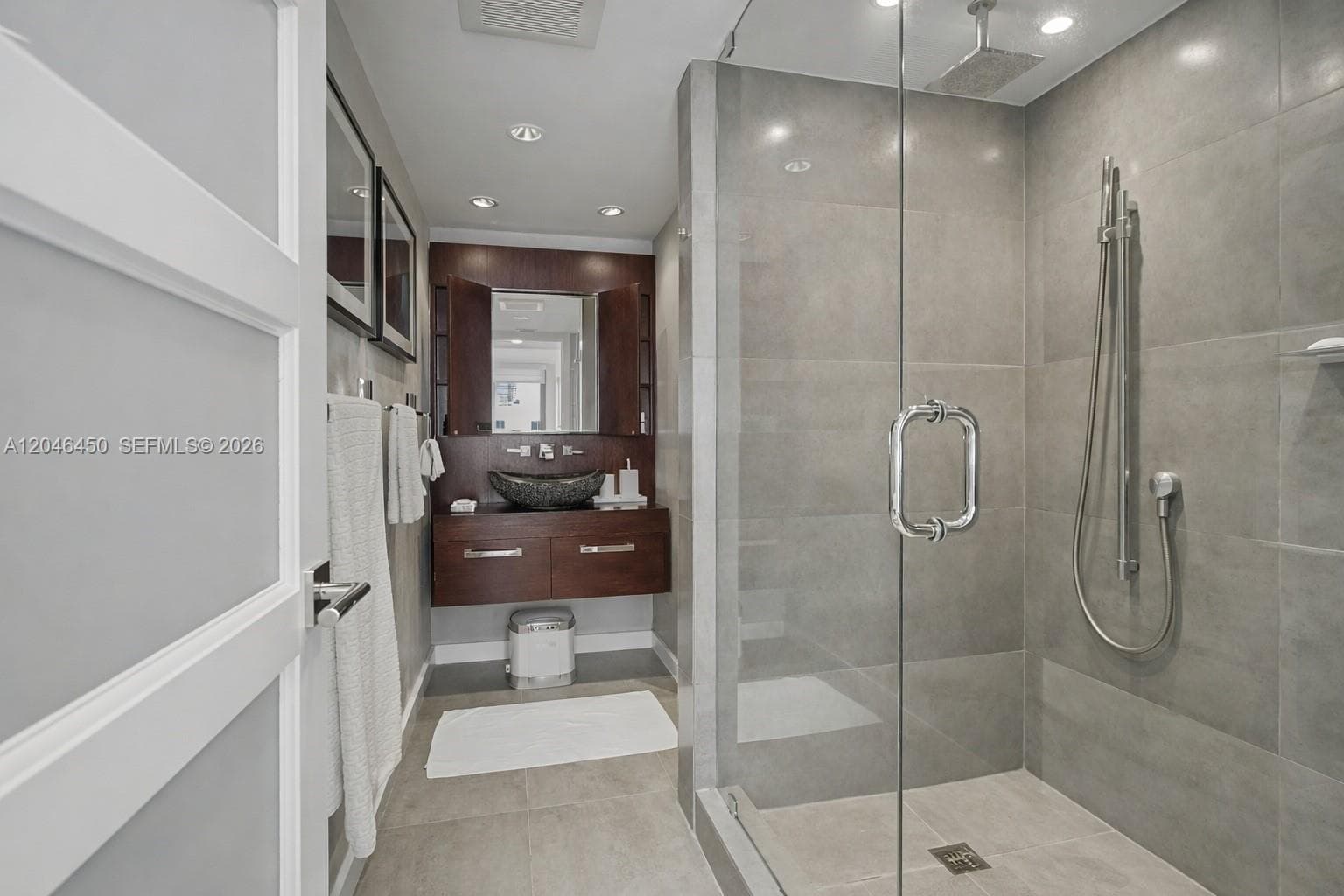 2555 Collins Ave 1814 photo 9