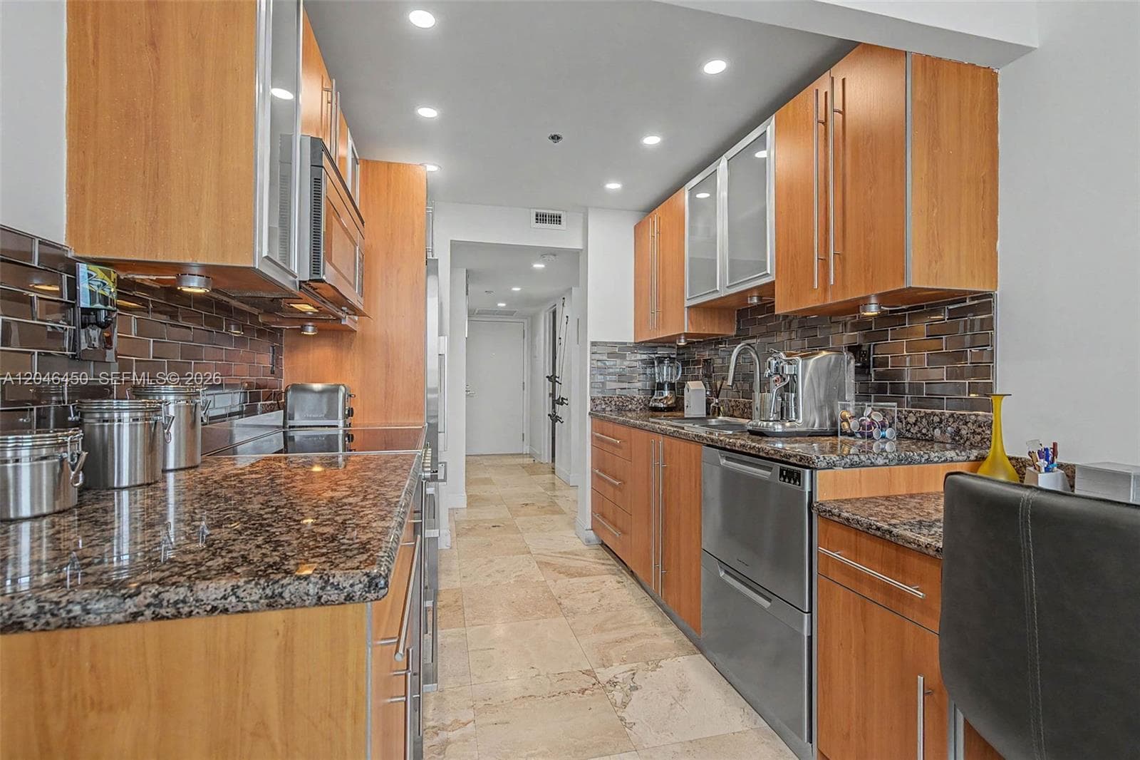 2555 Collins Ave 1814 photo 4
