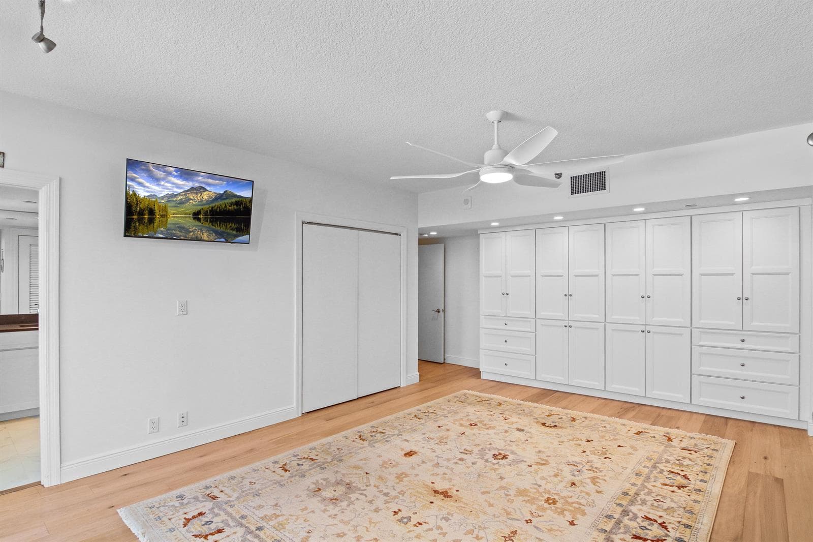 100 Lakeshore Drive 458 photo 16