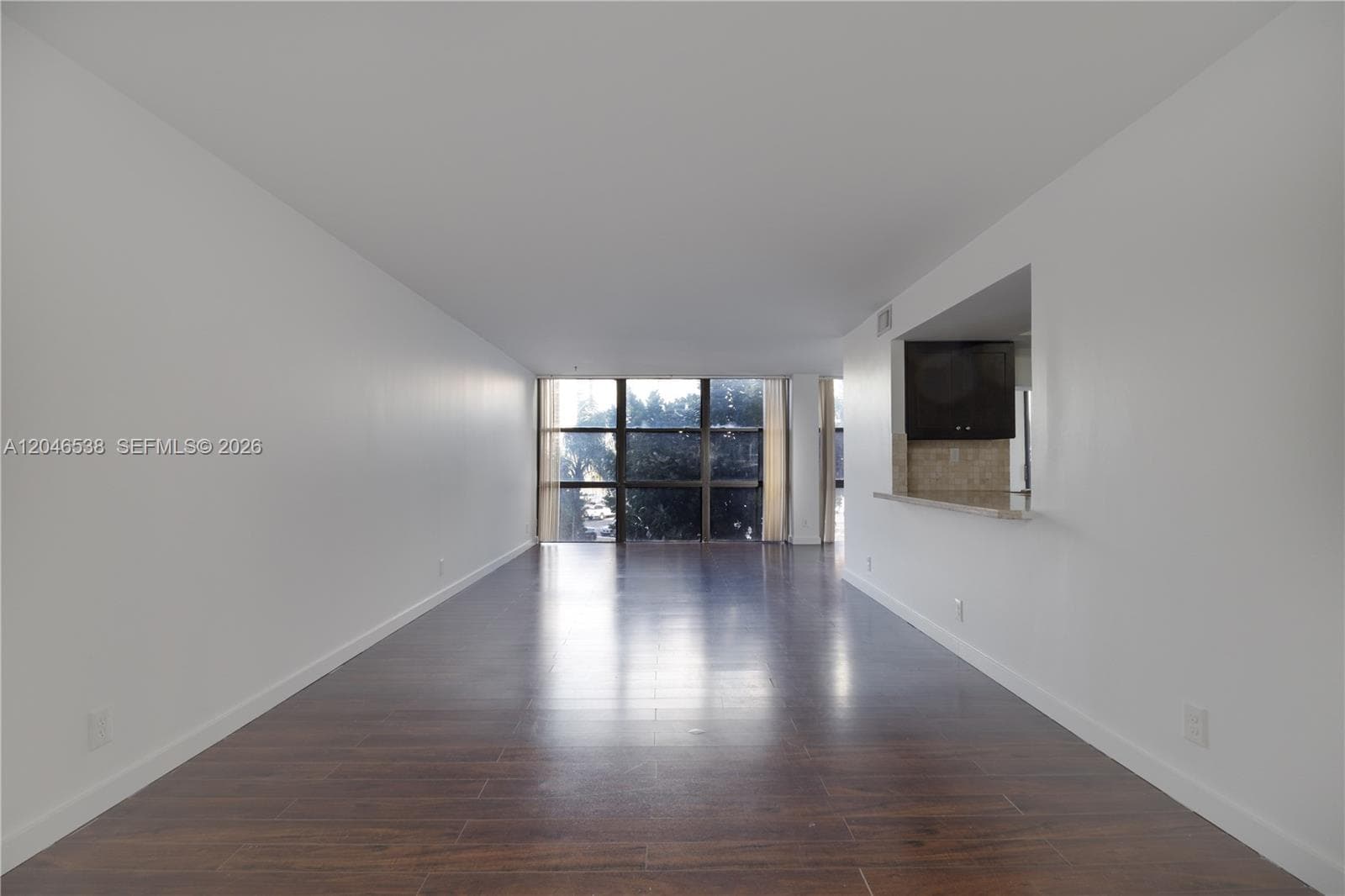 1000 Parkview Dr 302 photo 2