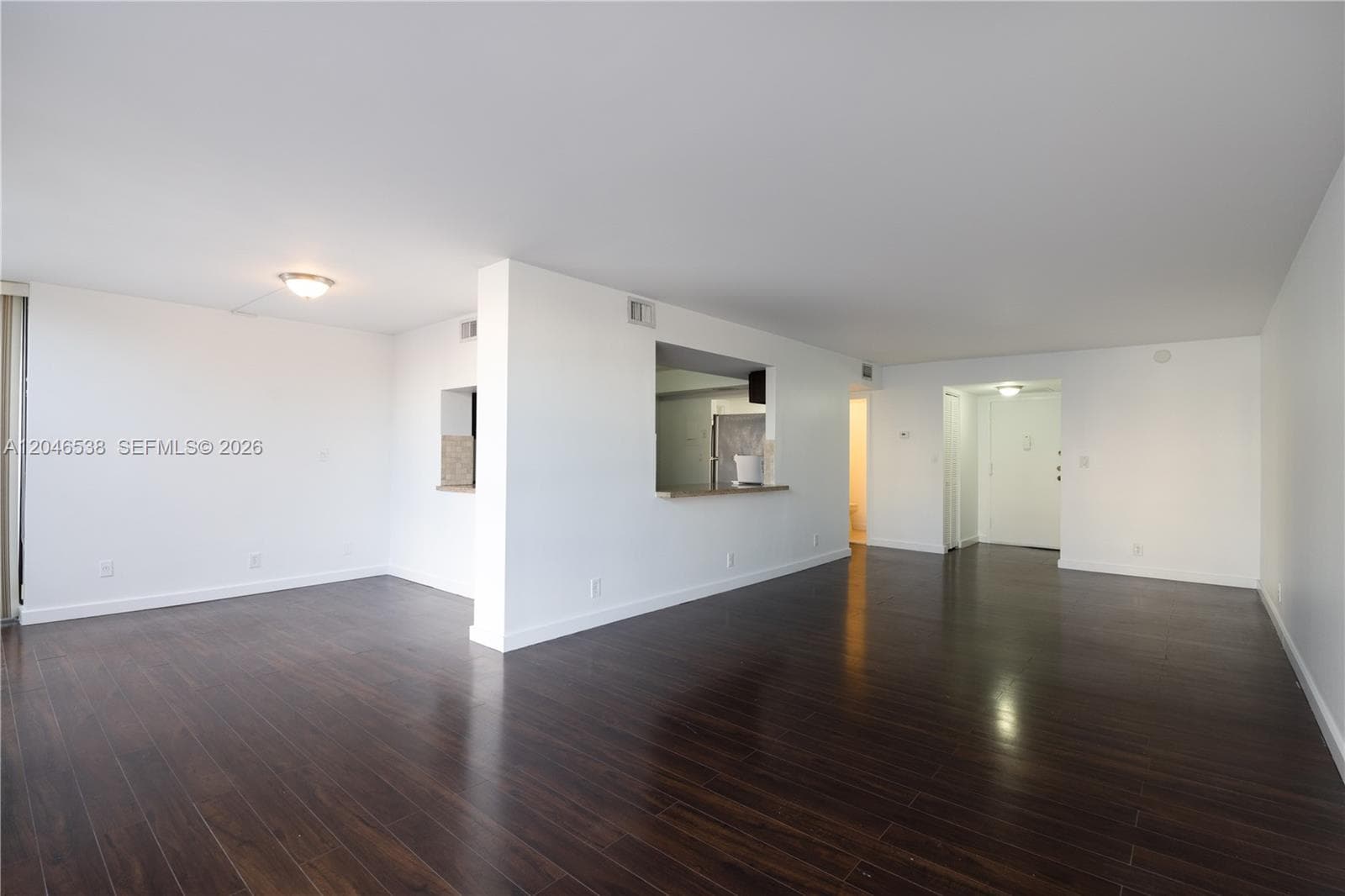 1000 Parkview Dr 302 photo 3