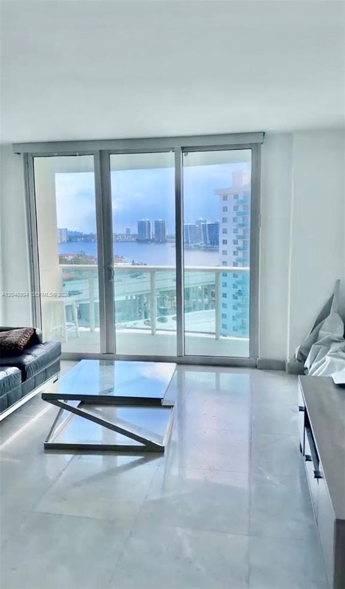 19380 Collins Ave 1423 photo 1