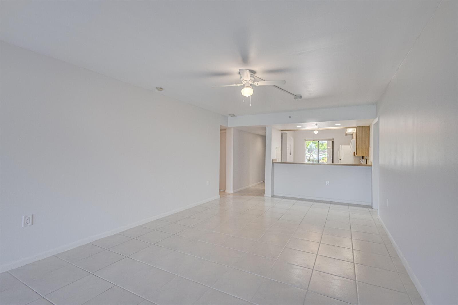 901 Seafarer Circle 104 photo 6