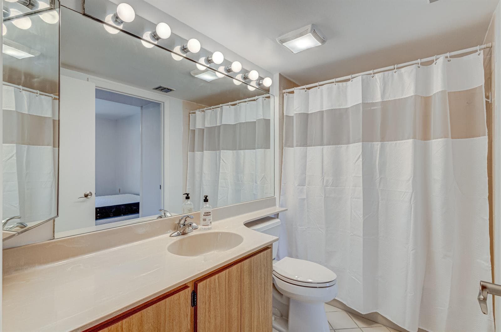 901 Seafarer Circle 104 photo 16