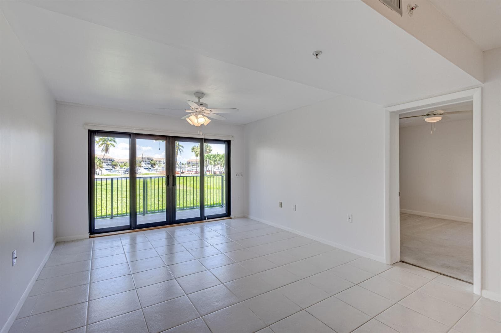 901 Seafarer Circle 104 photo 7