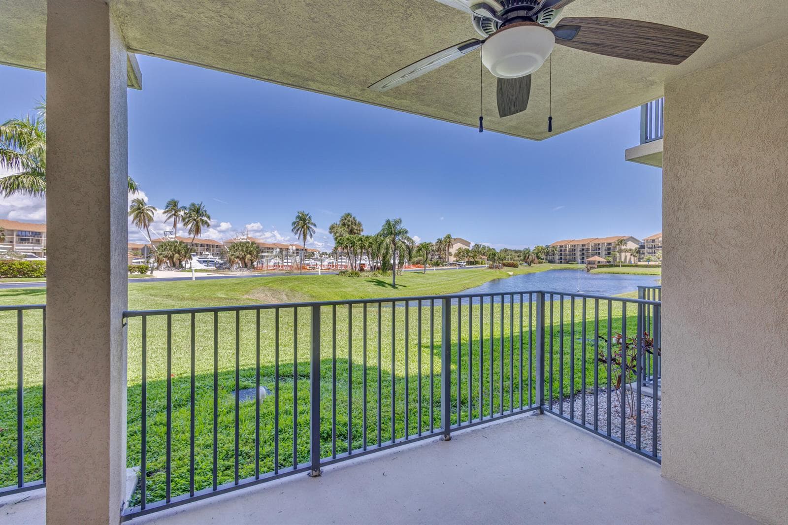 901 Seafarer Circle 104 photo 10