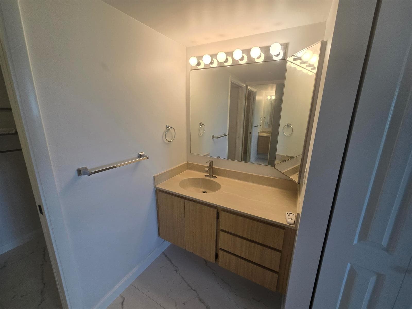 901 Seafarer Circle 104 photo 14
