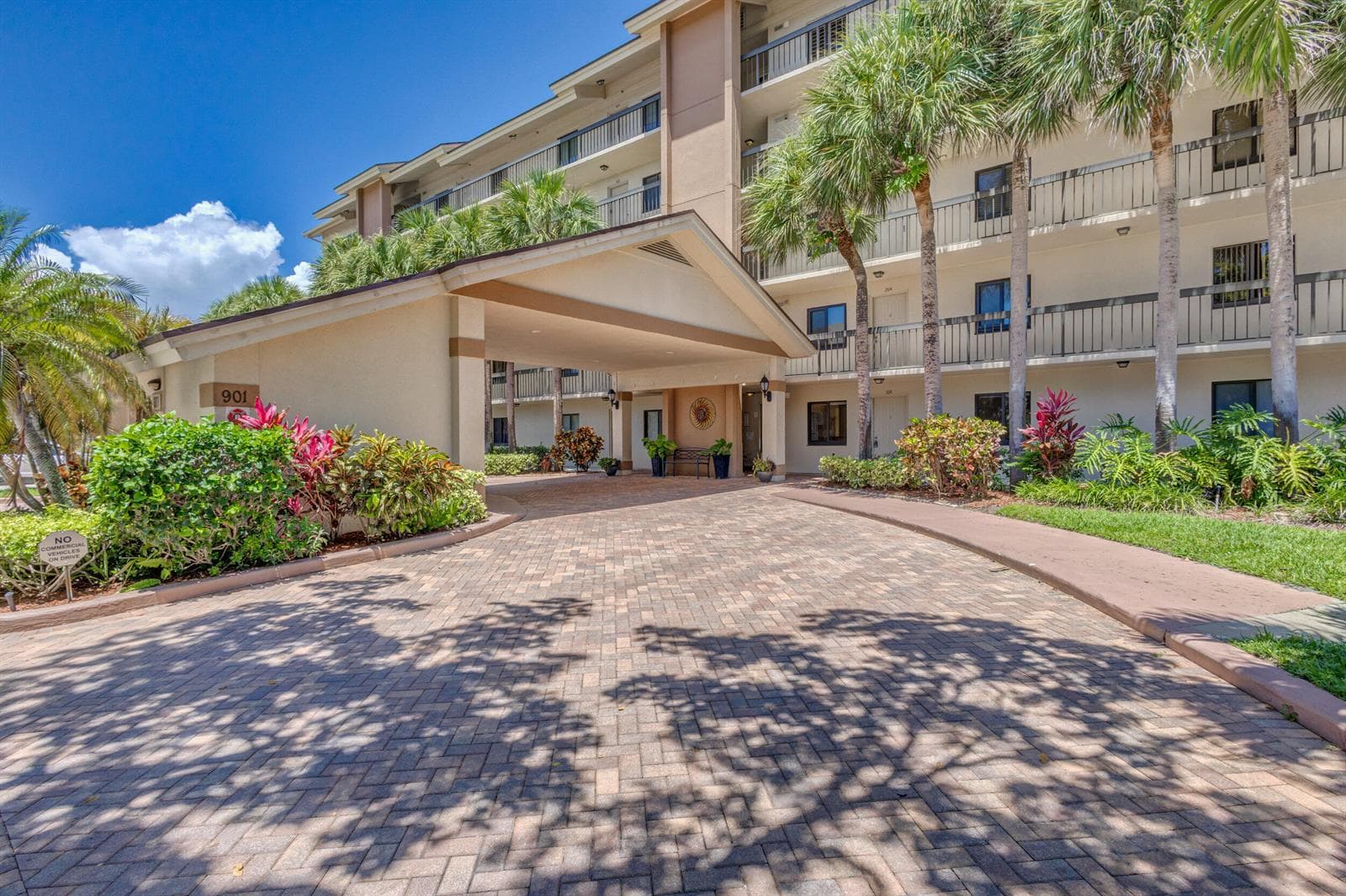901 Seafarer Circle 104 photo 21