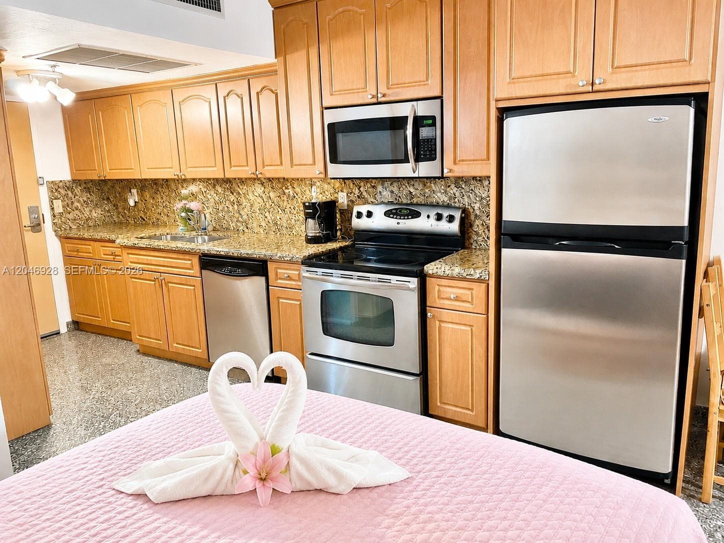 19201 Collins Ave 441 photo 4