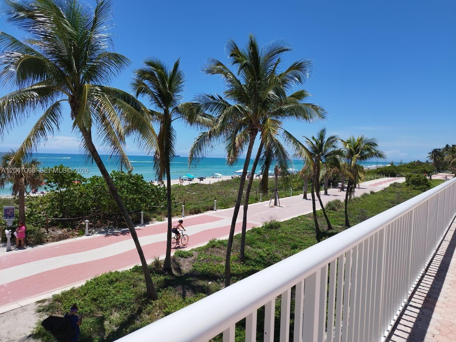 5401 Collins Ave 1110 photo 2