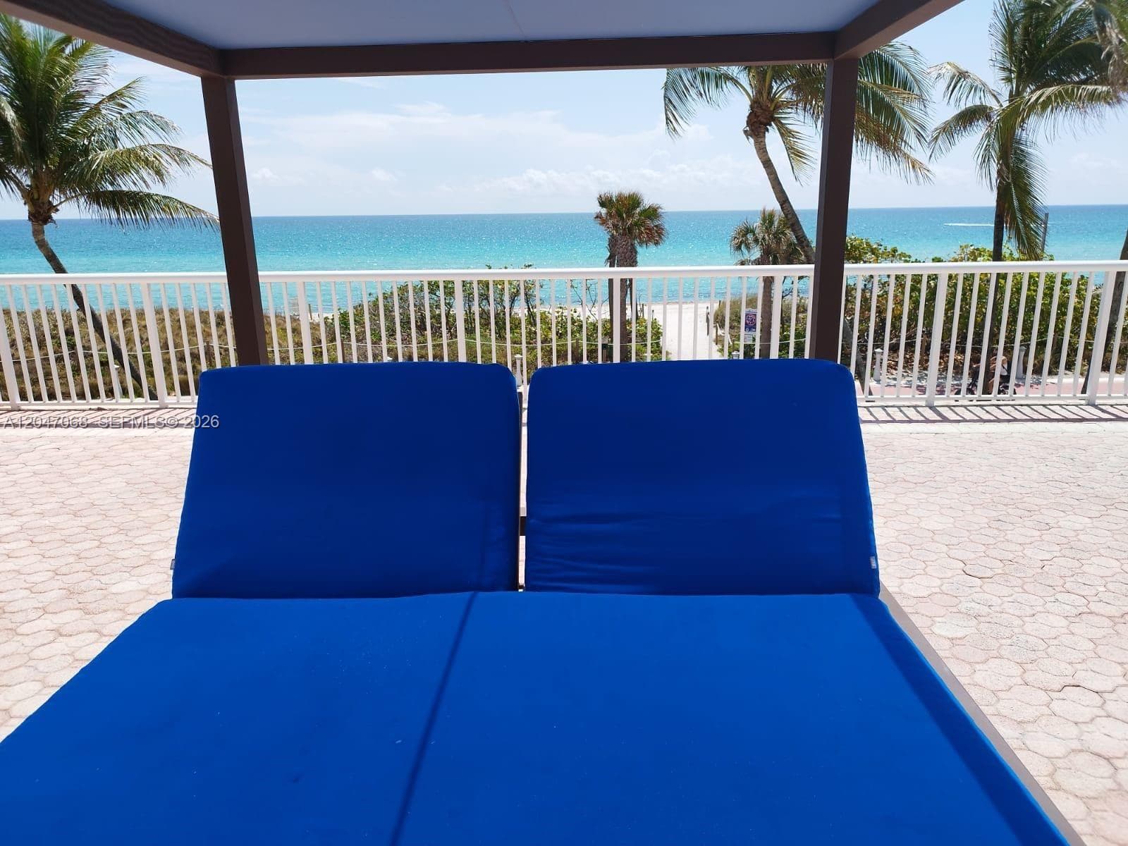 5401 Collins Ave 1110 photo 3