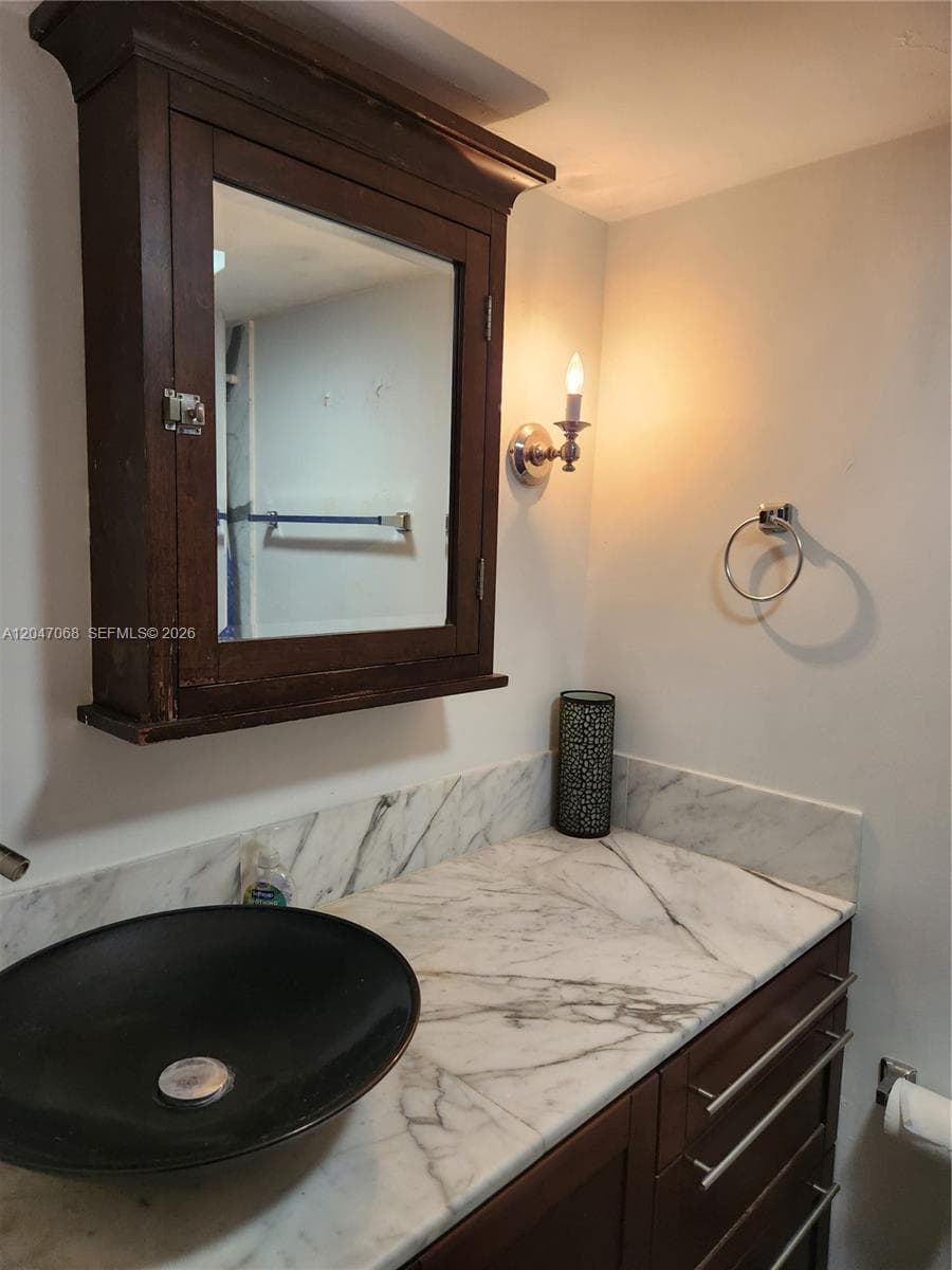 5401 Collins Ave 1110 photo 21