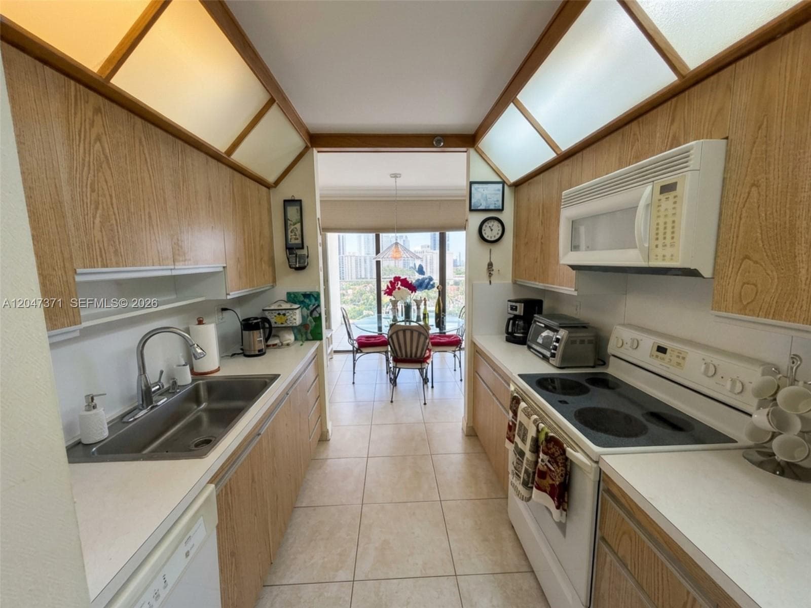 19707 Turnberry Way 16G photo 7