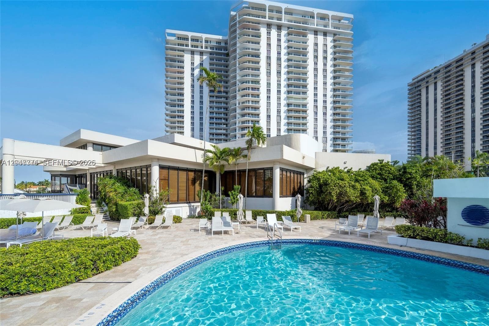 19707 Turnberry Way 16G photo 11
