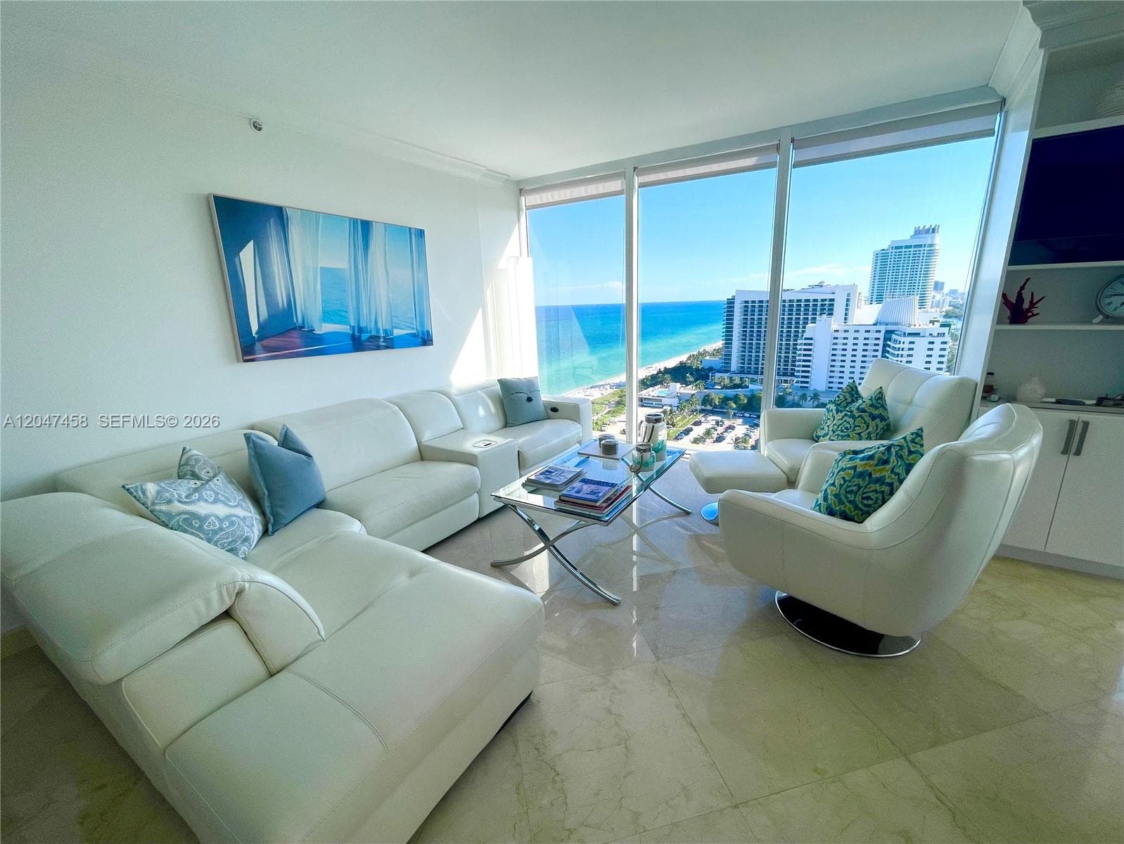 4775 Collins Ave 2305 photo 2