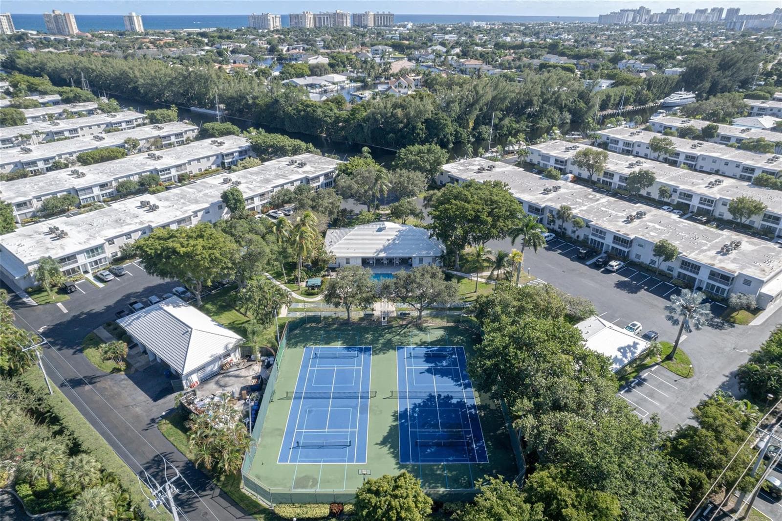 6449 Bay Club Drive 3 photo 4