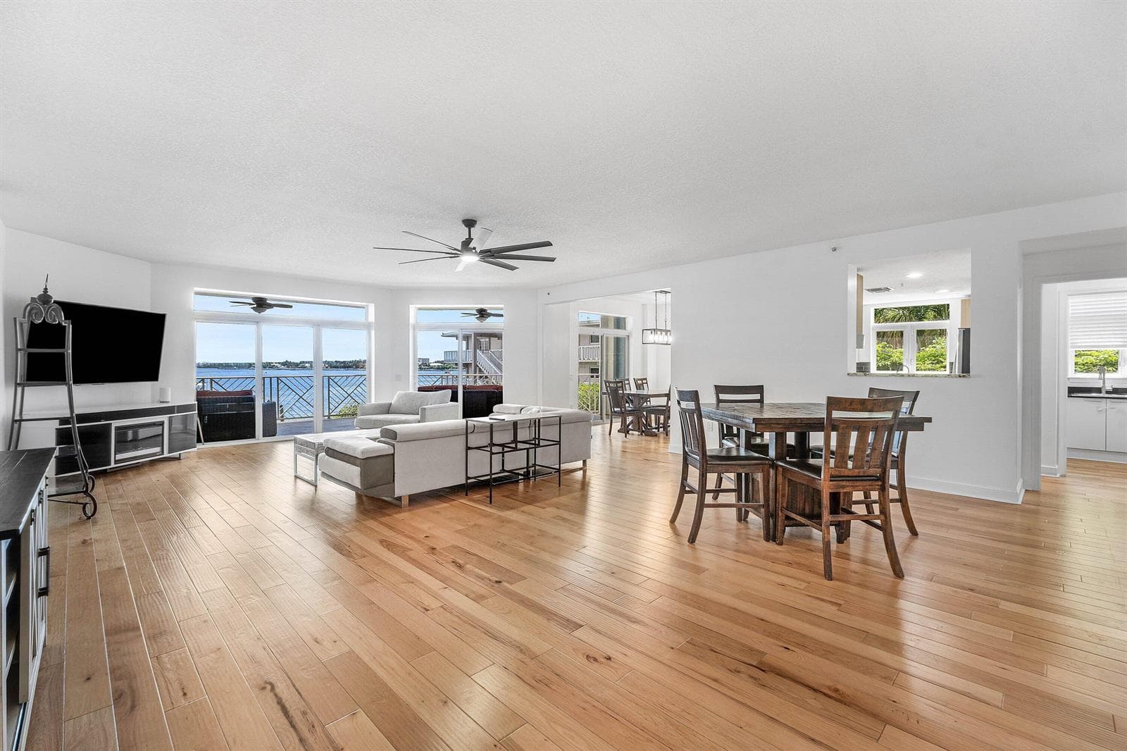 309 E Ocean Avenue 103 photo 11