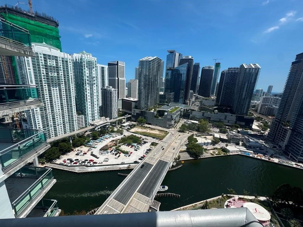 350 S Miami Ave 3304 photo 9