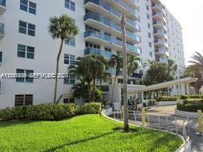 7501 E Treasure Dr 5J photo 2